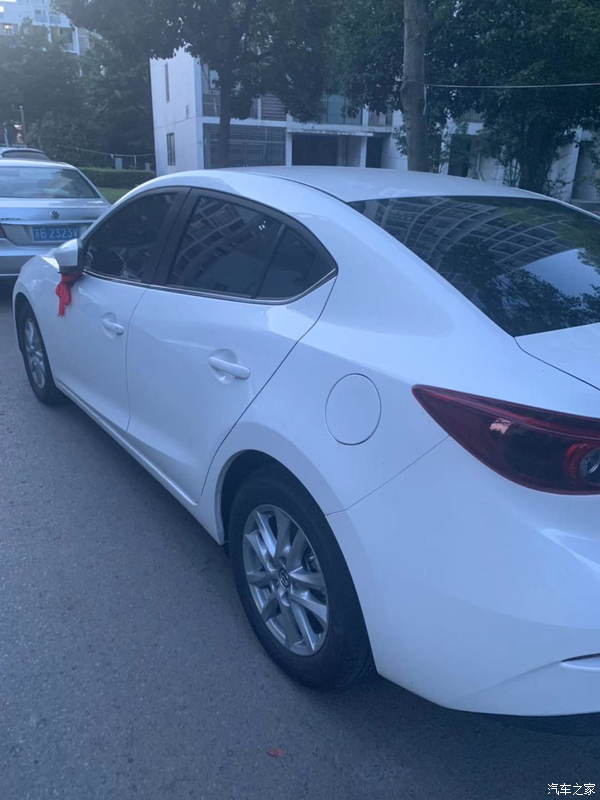 刚提回家的时候拍的,这个侧面真的很迷人,线条非常运动.