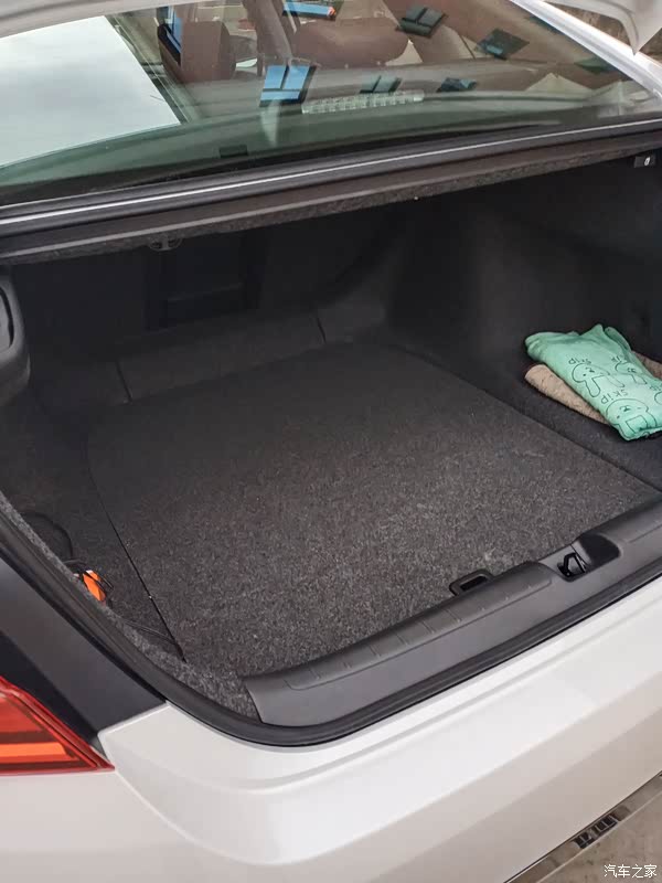 2019款锐混动20l净雅版国v