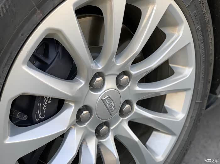 凯迪拉克xts 凯迪拉克xts 口碑 > 2018款 28t 豪华型 车及车轮 : 轮毂