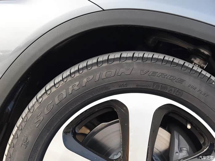 车及车轮 :   较喜欢豪华版这个轮胎观,我倍耐力蝎子胎,普利司通
