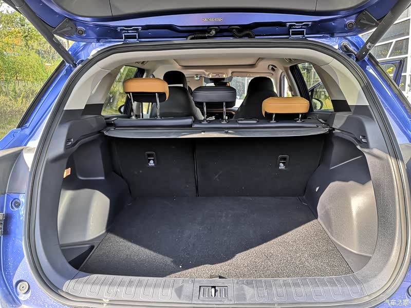 后备厢容积:后备箱是比较大72,可以装满满72一家人72物品空间上