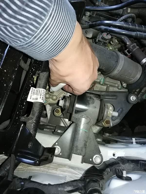 变速箱透气孔加入.