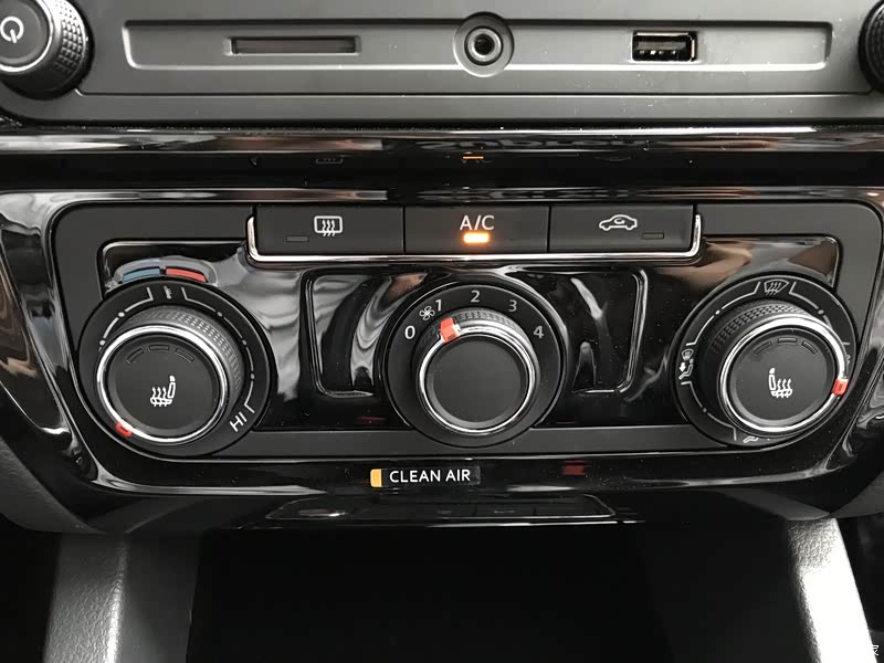 速腾 速腾 口碑 > 2018款 180tsi dsg臻享版 配置非常丰富,座椅热