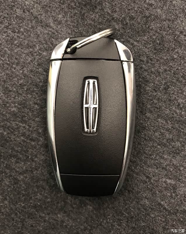 钥匙 : 提林肯钥匙,虽说材质没什么特殊,但设计风格还特别对我胃口