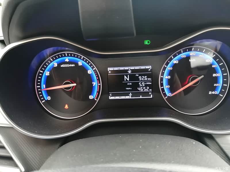 59÷公里数465.2,百公里平均8.1个油,与表显不符