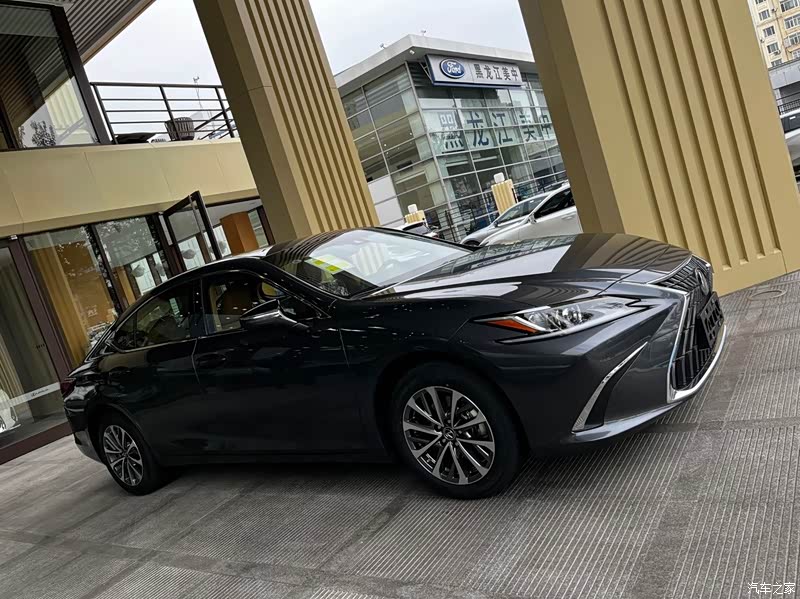 汽车之家|雷克萨斯es报价大全|大众点评|2022款 300h 卓越版怎么样