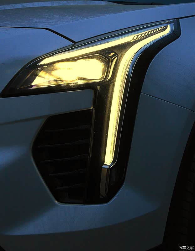 泪眼大灯,过目难忘.