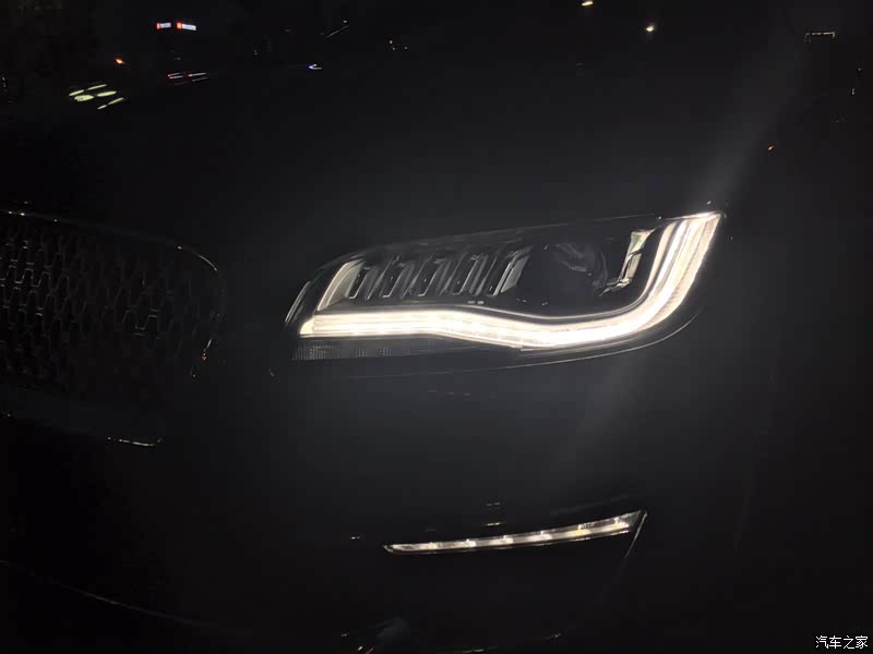 我的是最配,但居然有迎宾灯(车钥匙在包里,你靠车时,会有地面林肯标志
