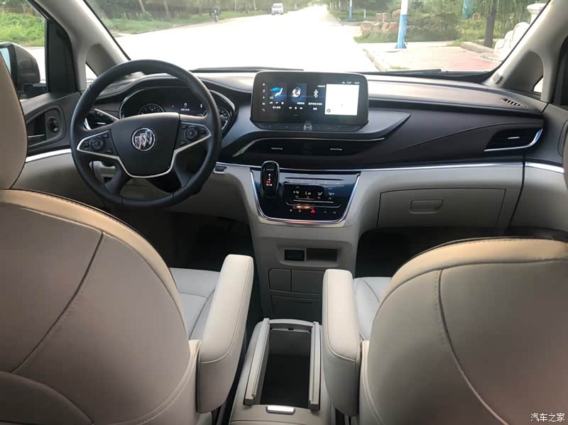 2020款陆上公务舱652t尊贵型