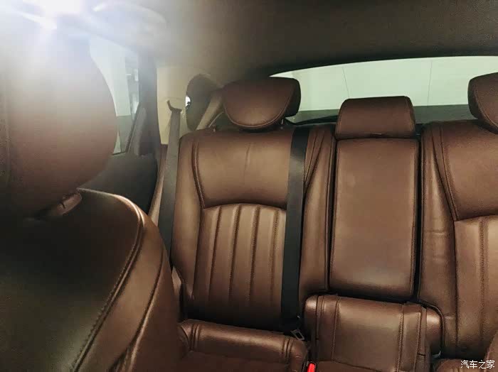 版 【外观】 观较个,车线条流畅,符合英菲尼迪家族式设计 【内饰】 饰