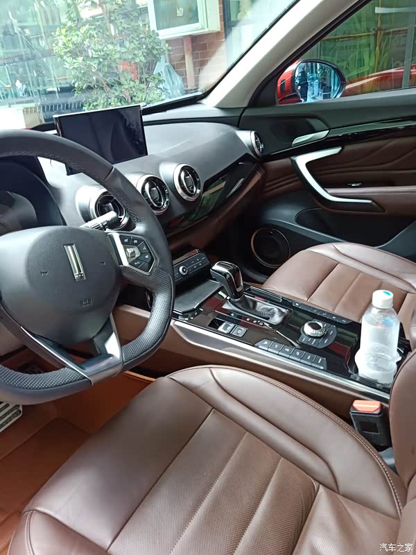 【内饰】 饰就用我怎么说 两个字 豪华 面豪华程度50万车差
