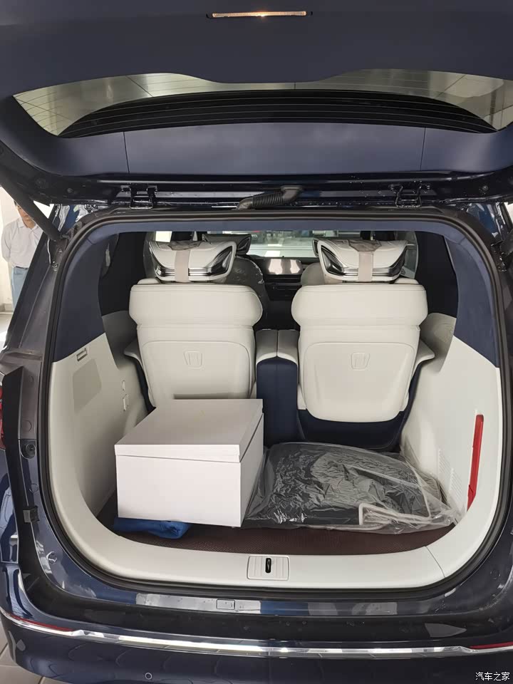 别克gl8 2022款 avenir艾维亚 四座尊礼版怎么样_优缺点_孤独的前行者