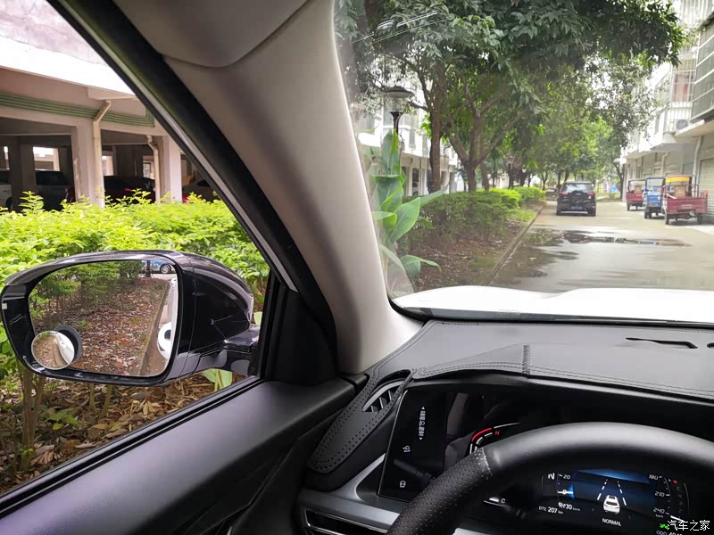 驾驶位左方视野