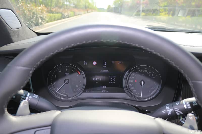 到位,每70个座椅都74包裹到膝关节位置,长时间开车76人比较在乎