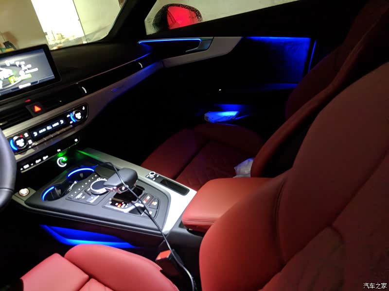 氛围灯调成蓝色效果比较好.