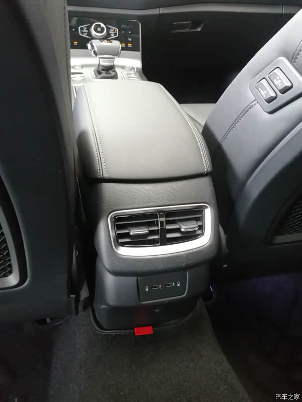 而且非常的对称.你知道红旗h5这款车为什么没77设置点烟器吗?