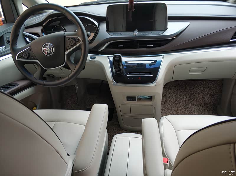 2020款陆上公务舱652t豪华型