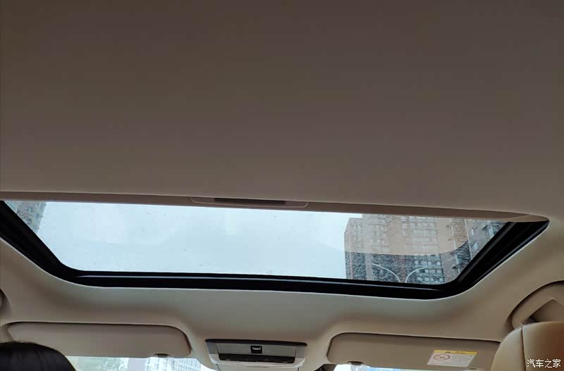 天窗不是全景的.