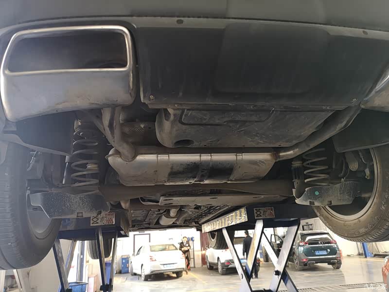 底盘悬架支撑:底盘悬挂,增加车辆的载重和稳定性,在高速上行驶72会