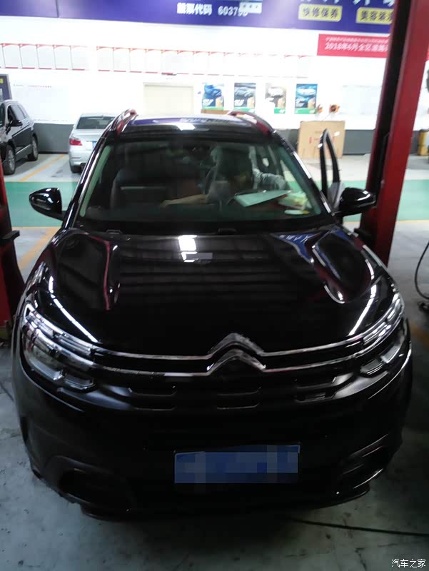 我觉得还是黑色好看.