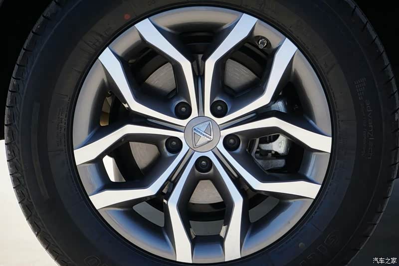 轮毂造型精致耐看.