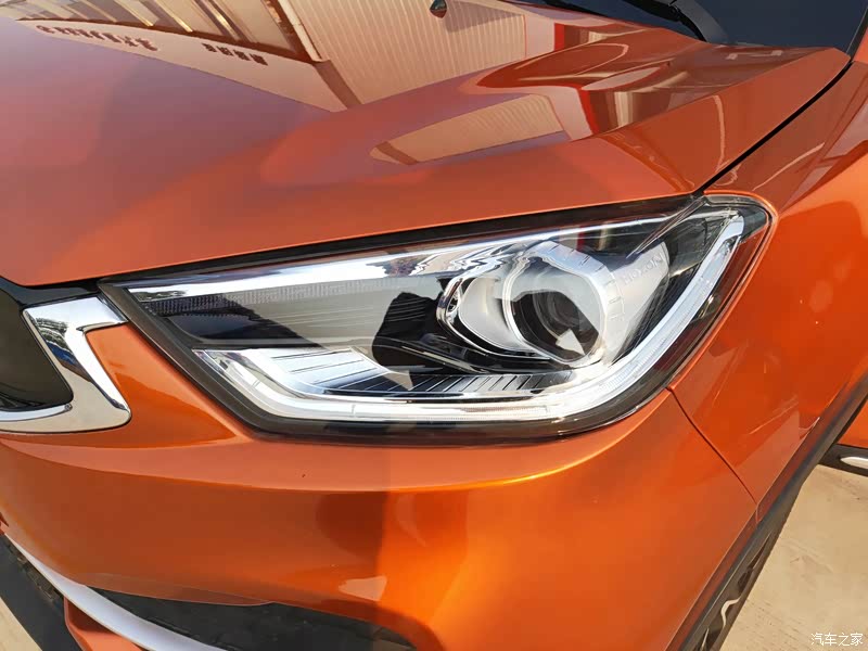 鹰眼投射前大灯