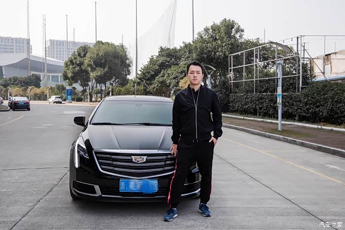 车设计 : 凯迪拉克独特车造型我非常喜欢,辨识度较,看就知道凯迪拉克.