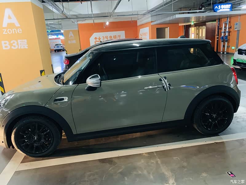 5t cooper 经典派 【外观】 最爱mini观,框玻璃超拉风,而且这颜色我也