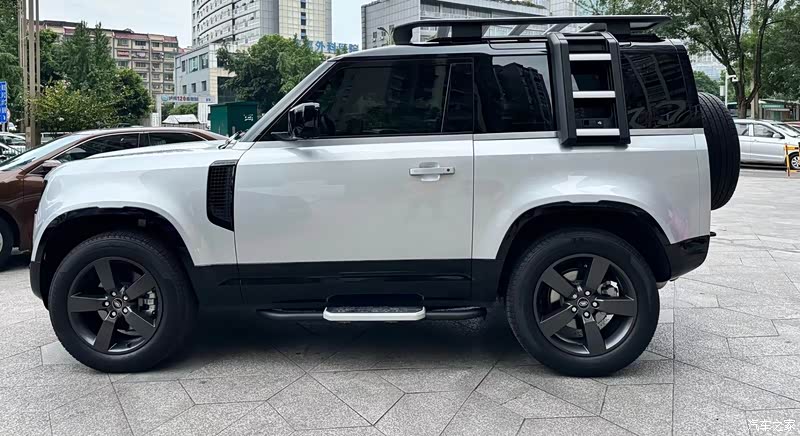 《陪我爬山涉水我的忠诚伙伴,路虎卫士》