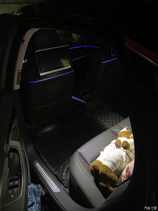 【外观】70观大气而又低调【内饰】夜晚77内饰79美【性价比】