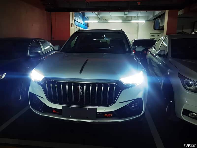 车灯设计:车灯设计还有动画效果,有点奥迪那个74了,很酷炫,就是视频