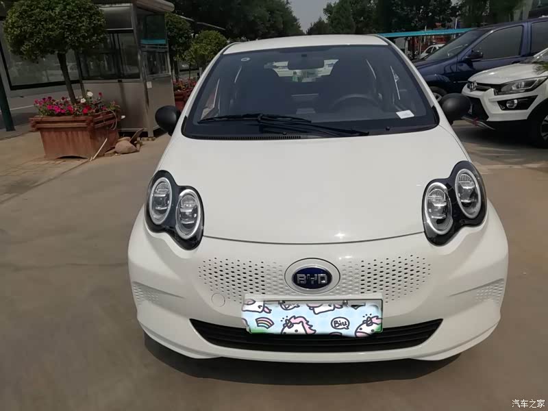 比亚迪e12019款耀版