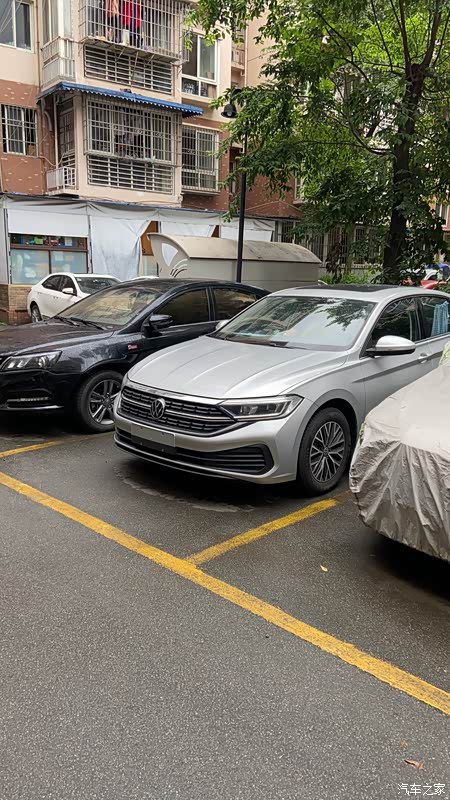 全国首台水晶银手动挡速腾