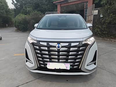 家庭用车腾势d9配置满满,底气十足