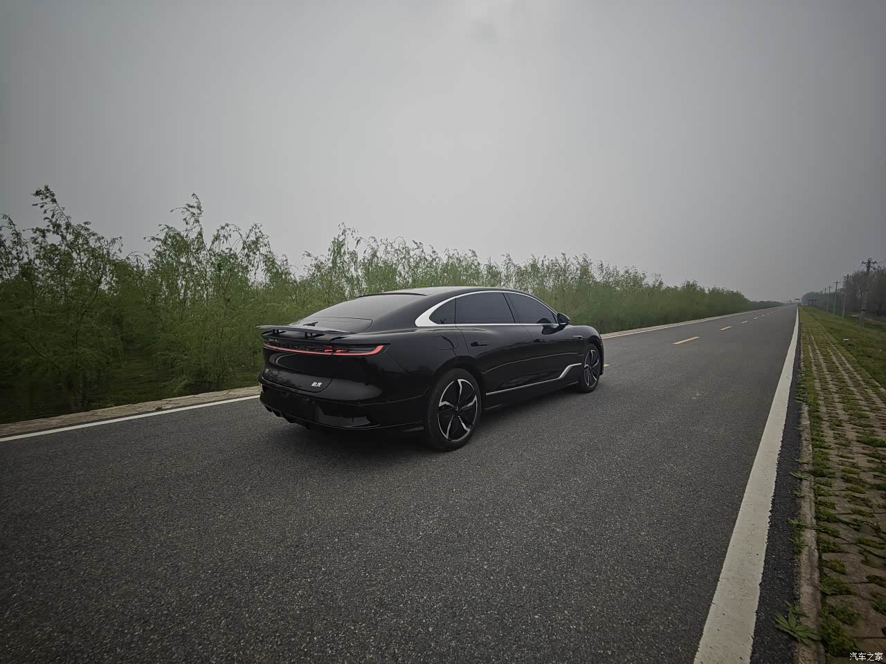 岚图追光 2023款 四驱标准版怎么样_优缺点_卡卡爱开皮卡_口碑_汽车之