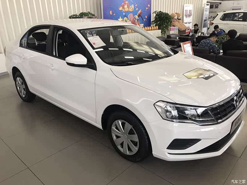 【外观】 观我还满意,觉17款新捷达还挺看,就没雾,但总体说几万块车