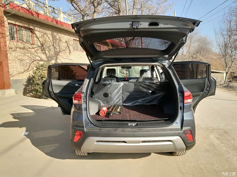 后备箱真心大.