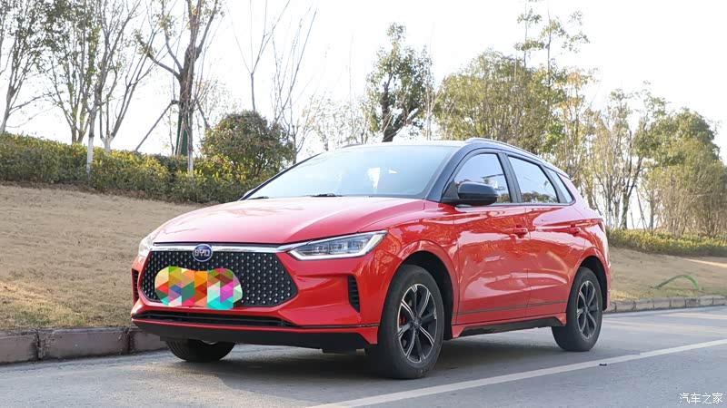 比亚迪e22021款尊贵型